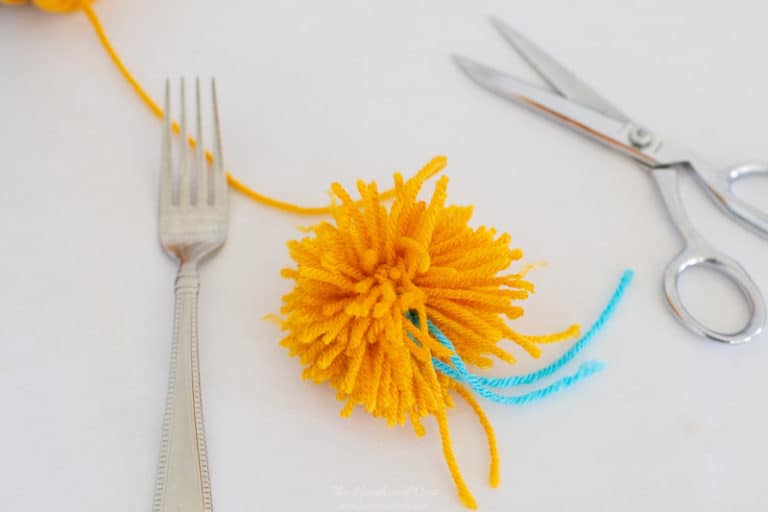 Make Easy, Adorable Pom Poms With A Fork In Minutes!