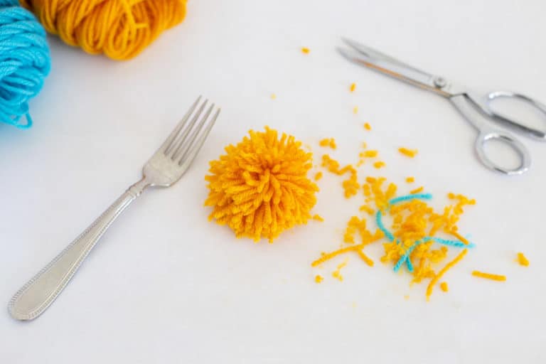 Make Easy, Adorable Pom Poms With A Fork In Minutes!