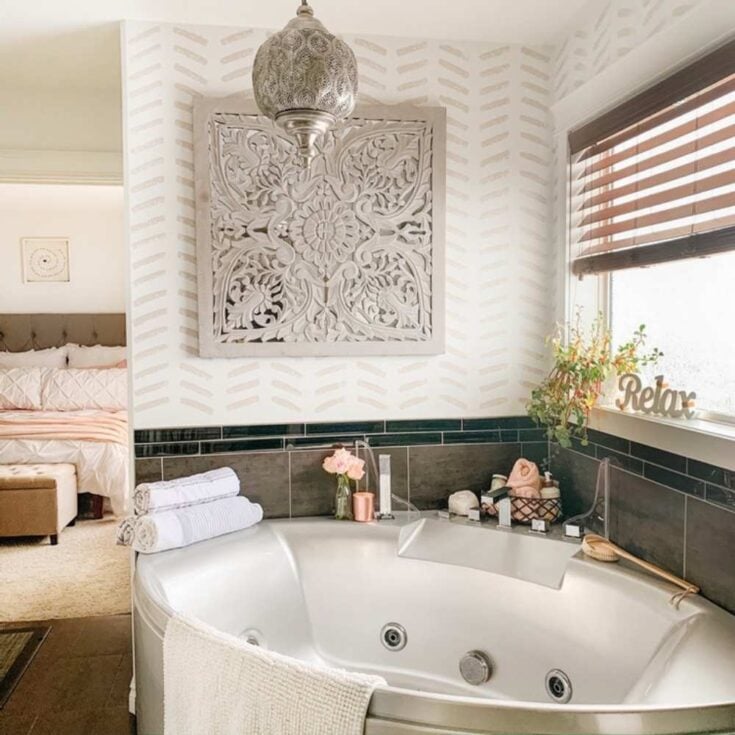 painted accent wall behind tub in bathroom