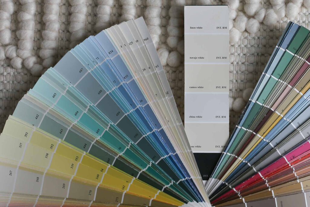 Benjamin Moore Linen White 912 ULTIMATE Review + Pictures!