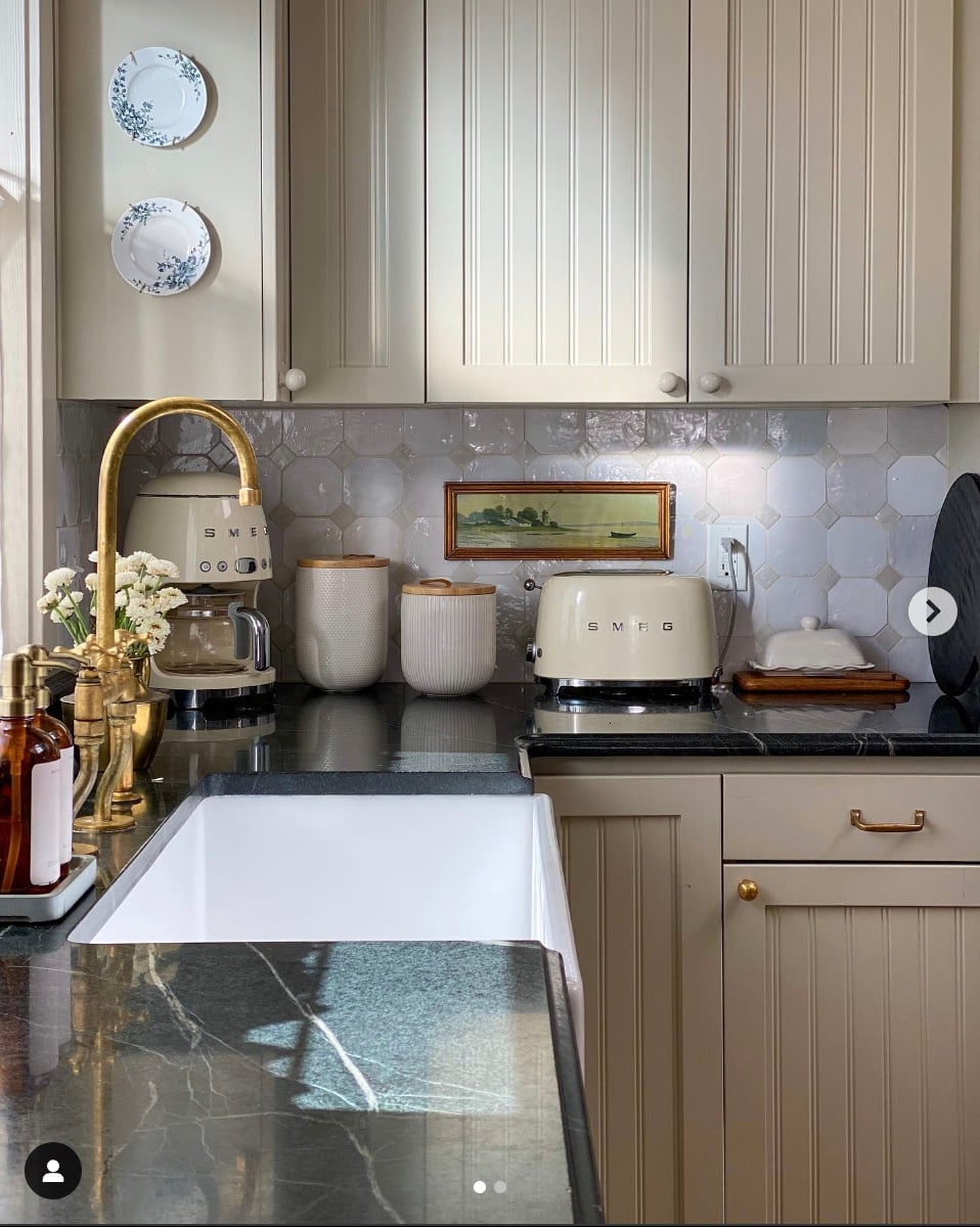 12 Best Paint Colors For Sage Green Kitchen Cabinets